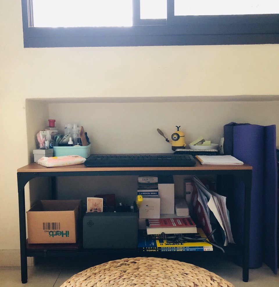 Simple Desk Arrangement
